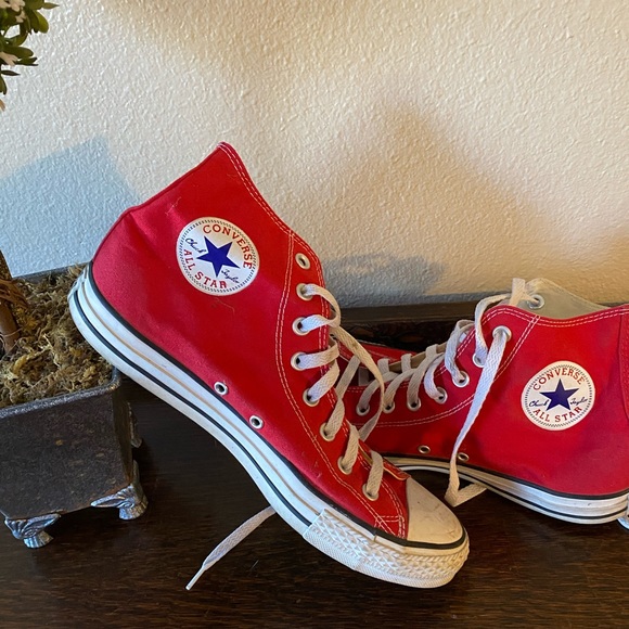 red chuck taylors mens